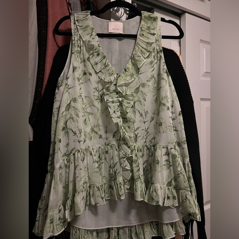 Cinq à Sept Green Floral Ruffle Top